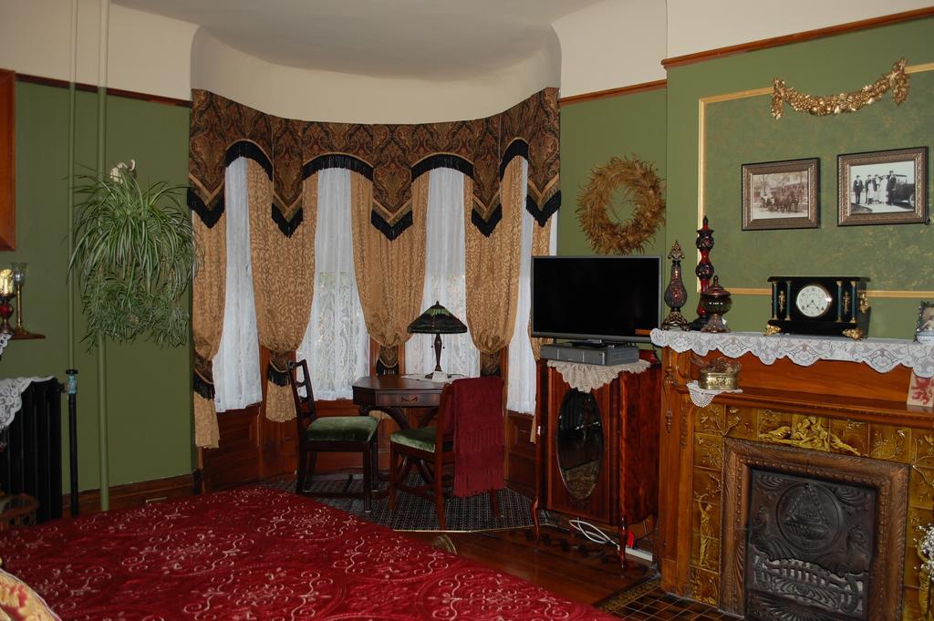 Schuster Mansion Bed & Breakfast Milwaukee Værelse billede